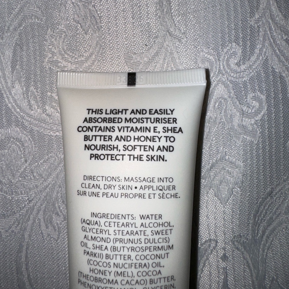 MITCHELL AND PEACH
English Growers
FLORA NO.I
BODY SOUFFLÉ
100 ML / 3.38 FL.OZ. - Picture 2 of 10
